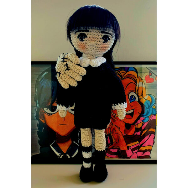 Papusa Miss Wednesday si Hand, crosetata manual, handmade, bumbac, alb, negru, 42cm, umputura microfibra
