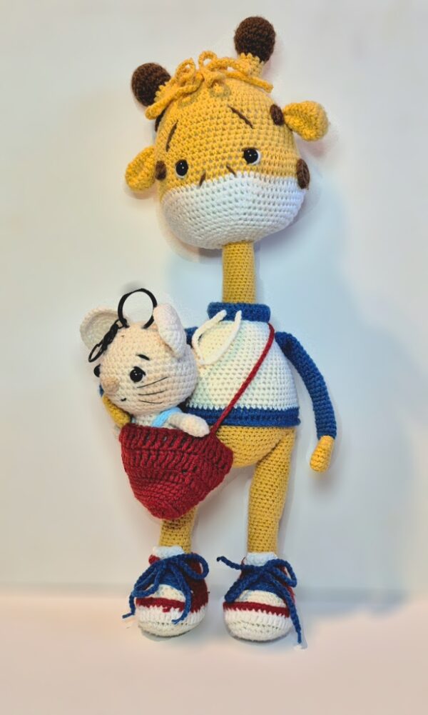 Girafa si Soricel, crosetate manual, amigurmi, handmade 100%, girafa aprox. 45 cm si soricel aprox. 13 cm