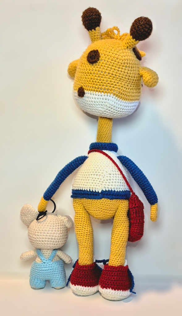 Girafa si Soricel, crosetate manual, amigurmi, handmade 100%, girafa aprox. 45 cm si soricel aprox. 13 cm