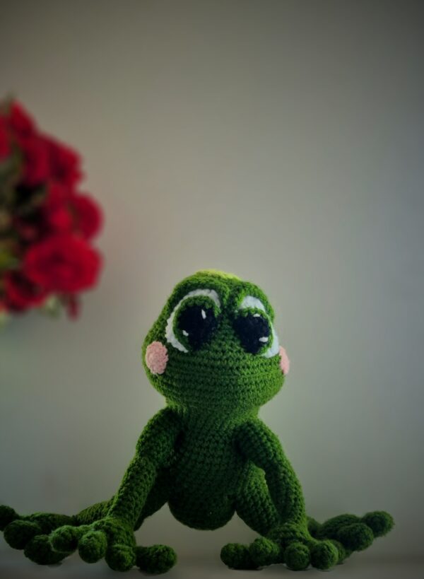 Papusica BROSCUTA VESELA, crosetata manual, amigurmi, handmade 100%, aprox. 28 cm